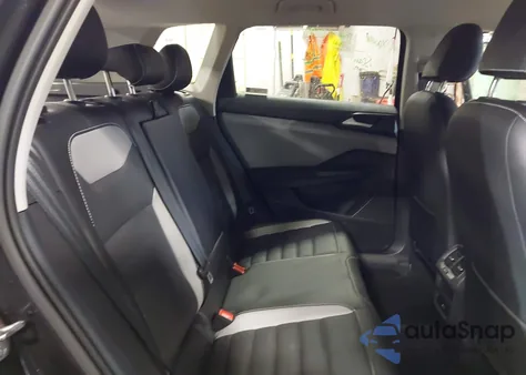 2022 Volkswagen Taos 1.5T Sel z USA, uszkodzony, nr VIN 3VVJX7B2XNM025453